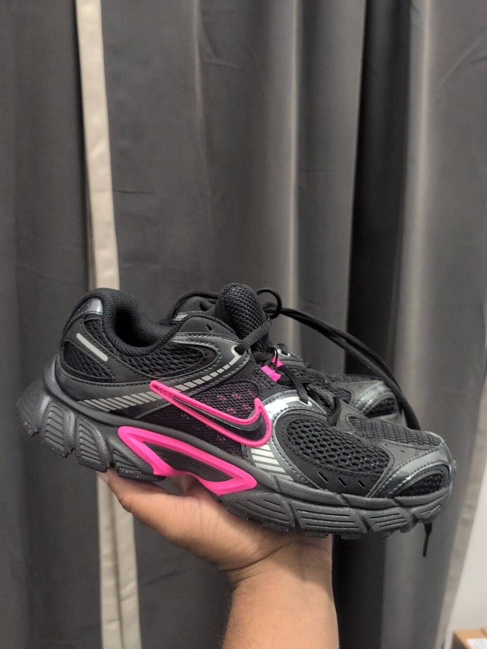 Nike Womens V5 RNR Black Pink Blast HQ7901-002 Size 8